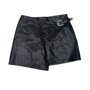 LE LIS COLLECTION Black Faux Leather Mini Skirt with Buckle